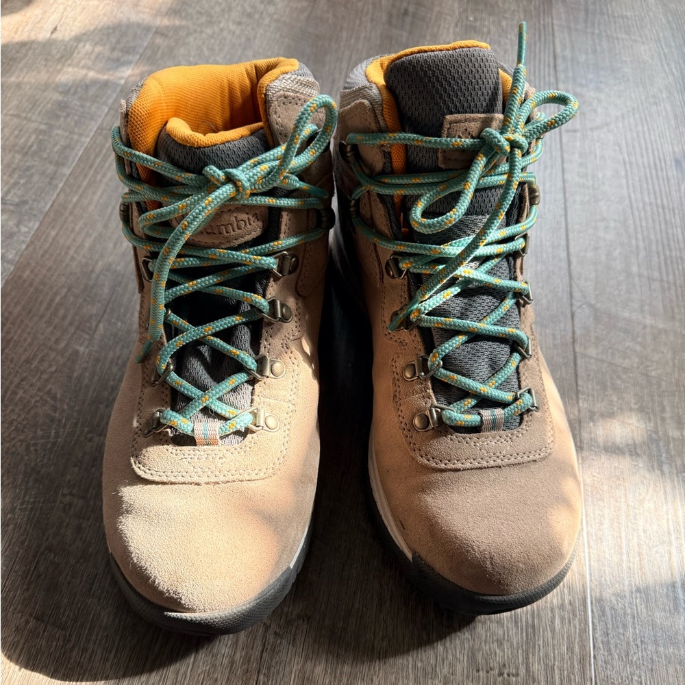 Columbia Tan Hiking Boots